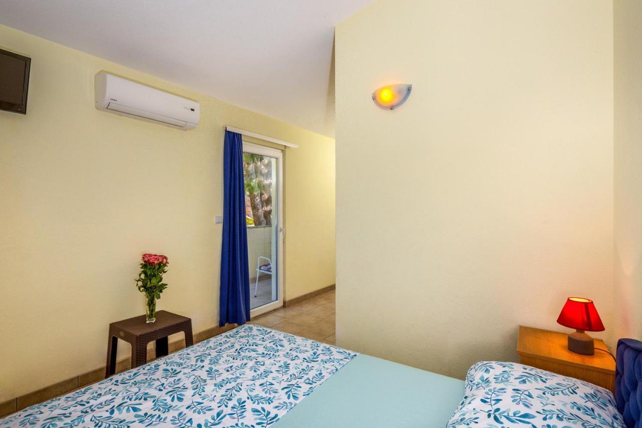 Apartment & Restaurant Galeb *