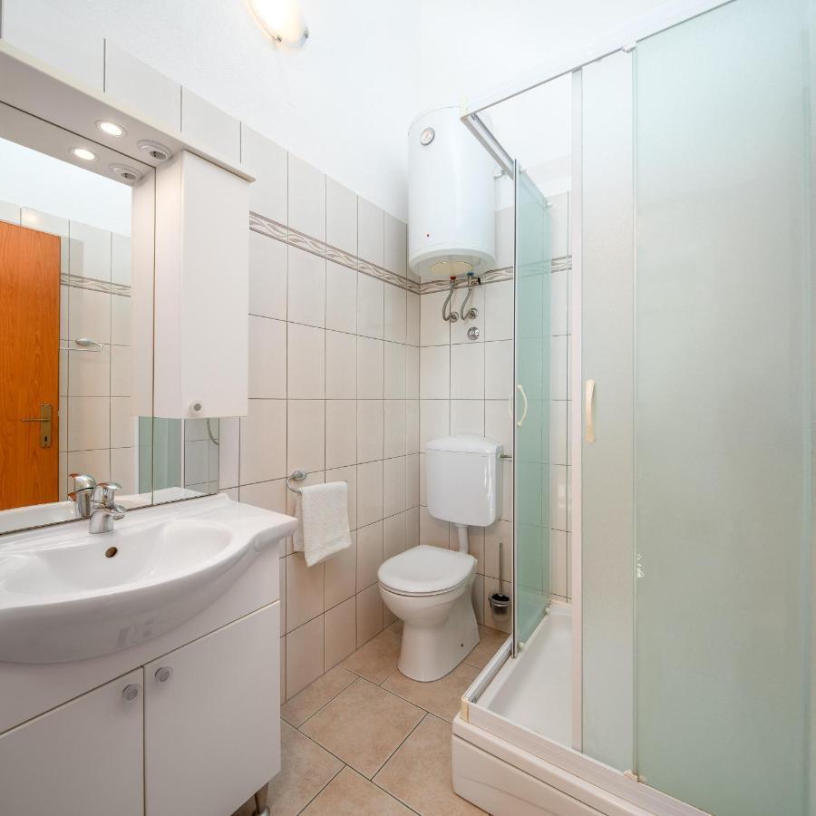 Apartma & Restaurant Galeb *